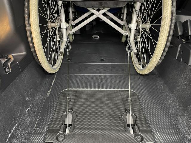 シエンタ 　１．５Ｘ　福祉車両・手動スロープ・１台積・５人乗・走行４１６Ｋ・タイプ１・セカンドシート付・トヨタセーフティセンス・純正ＴＶ・ナビ・Ｂモニター・純正１２インチ後席モニター・左電動スライドドア・ＩＣＳ（15枚目）