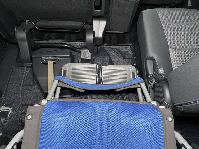 シエンタ 　１．５Ｘ　福祉車両・手動スロープ・１台積・５人乗・走行４１６Ｋ・タイプ１・セカンドシート付・トヨタセーフティセンス・純正ＴＶ・ナビ・Ｂモニター・純正１２インチ後席モニター・左電動スライドドア・ＩＣＳ（17枚目）