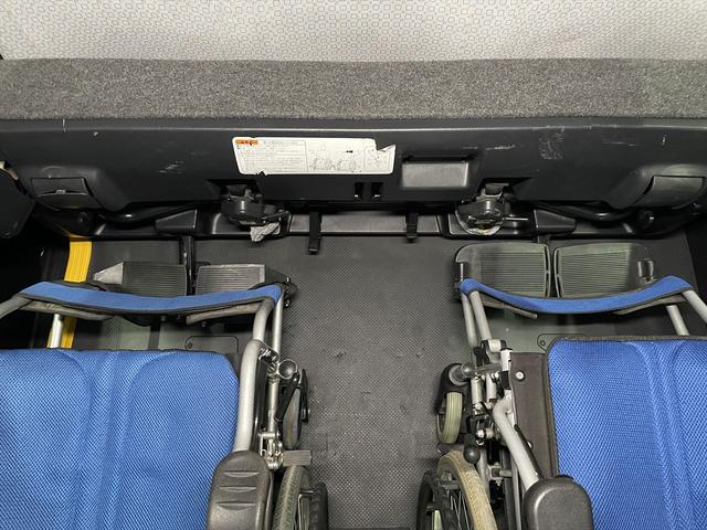 レジアスエースコミューター コミュータータイプ福祉車両・電動リフター・4台積・9人乗・走行83千K・Dタイプ・左オートステップ・アシストグリップ・キーレス・CDオーディオ・ストレッチャー乗車カノウ・電動車イス固定装置4台・禁煙車(23枚目)