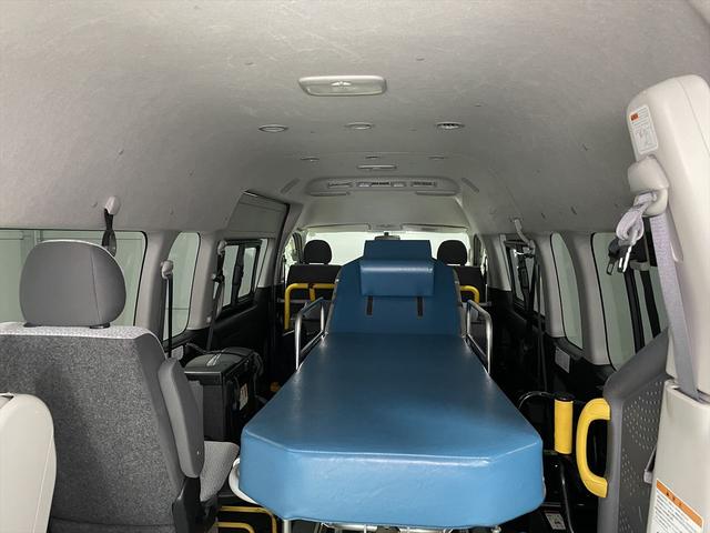 レジアスエースコミューター コミュータータイプ福祉車両・電動リフター・4台積・9人乗・走行83千K・Dタイプ・左オートステップ・アシストグリップ・キーレス・CDオーディオ・ストレッチャー乗車カノウ・電動車イス固定装置4台・禁煙車(32枚目)