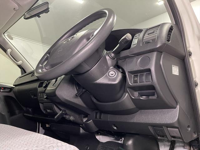 レジアスエースコミューター コミュータータイプ福祉車両・電動リフター・4台積・9人乗・走行83千K・Dタイプ・左オートステップ・アシストグリップ・キーレス・CDオーディオ・ストレッチャー乗車カノウ・電動車イス固定装置4台・禁煙車(39枚目)