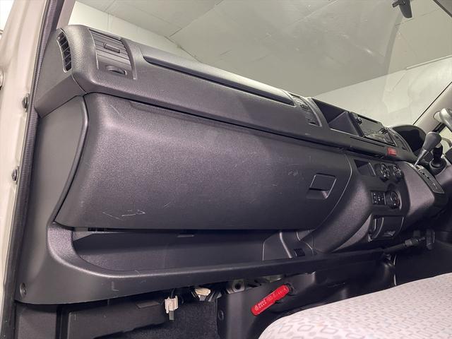 レジアスエースコミューター コミュータータイプ福祉車両・電動リフター・4台積・9人乗・走行83千K・Dタイプ・左オートステップ・アシストグリップ・キーレス・CDオーディオ・ストレッチャー乗車カノウ・電動車イス固定装置4台・禁煙車(40枚目)