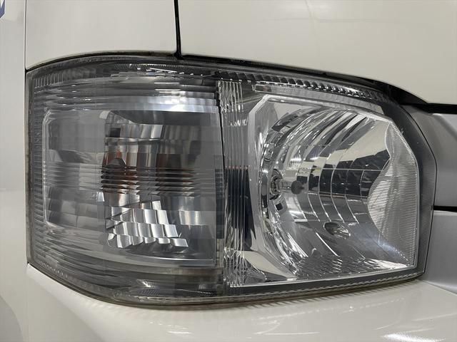 レジアスエースコミューター コミュータータイプ福祉車両・電動リフター・4台積・9人乗・走行83千K・Dタイプ・左オートステップ・アシストグリップ・キーレス・CDオーディオ・ストレッチャー乗車カノウ・電動車イス固定装置4台・禁煙車(42枚目)