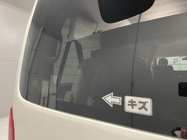 レジアスエースコミューター コミュータータイプ福祉車両・電動リフター・4台積・9人乗・走行83千K・Dタイプ・左オートステップ・アシストグリップ・キーレス・CDオーディオ・ストレッチャー乗車カノウ・電動車イス固定装置4台・禁煙車(60枚目)