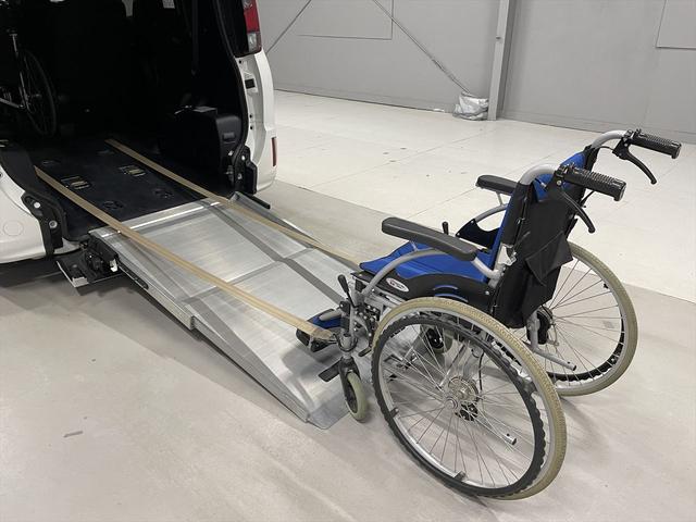 福祉車両の代車も豊富にご用意しています。車椅子のまま乗れる車や、車いす複数対応車もございますので、お気軽にご相談ください。