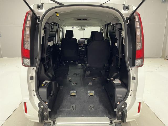 福祉車両取扱士スペシャリスト（一社）日本福祉車輌協会の資格者が多数在籍。営業からメンテナンスまでプロ集団。車いす、ストレッチャーなど、どんなことでもご相談ください。