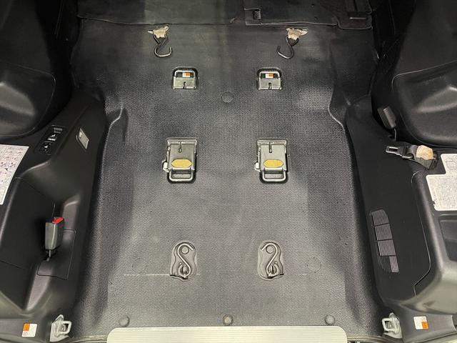 福祉車両は車イスの形状や身長、体格に合った選び方が大切です。車椅子のまま乗れる車など、お持ちの車イスを実際に乗せて試すことが可能ですので、ぜひご持参ください。