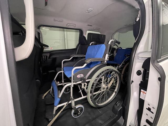 福祉車両の代車も豊富にご用意しています。車椅子のまま乗れる車や、車いす複数対応車もございますので、お気軽にご相談ください。