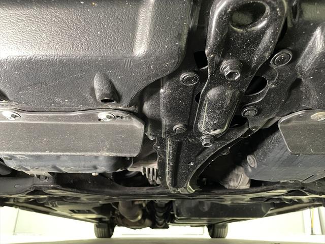 ご購入後も安心の全国対応１年保証「たすかる保証」。お近くの認証工場で修理ＯＫ！車いす固定装置など、何か異変があればお気軽にご連絡ください。（介護タクシー・デイサービスも）　（※一部対象外のお車あり）