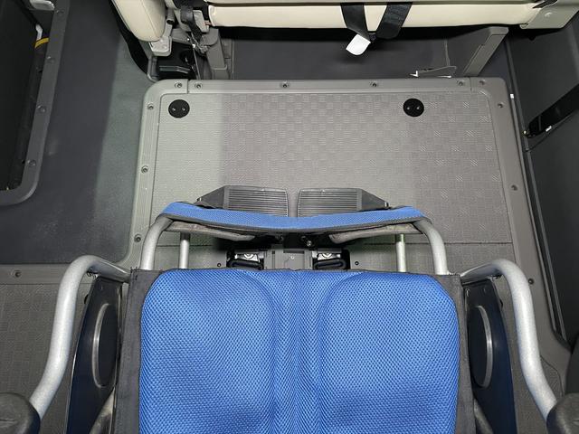 ＮＶ３５０キャラバンバン 　福祉車両・電動リフター・２台積・走行８８千Ｋ・エマージェンシーブレーキ・左オートステップ・ＰＶガラス・アシストグリップ・キーレス・ストレッチャー乗車カノウ・電動車イス固定装置２台・車いす収納スペース（15枚目）