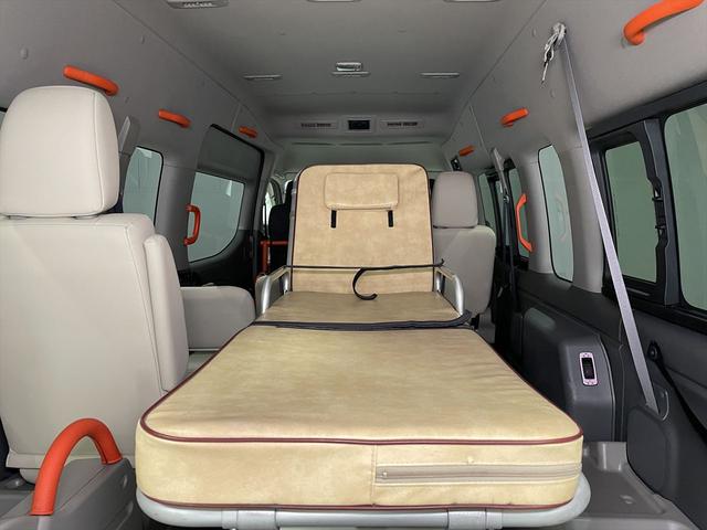 ＮＶ３５０キャラバンバン 　福祉車両・電動リフター・２台積・走行８８千Ｋ・エマージェンシーブレーキ・左オートステップ・ＰＶガラス・アシストグリップ・キーレス・ストレッチャー乗車カノウ・電動車イス固定装置２台・車いす収納スペース（23枚目）
