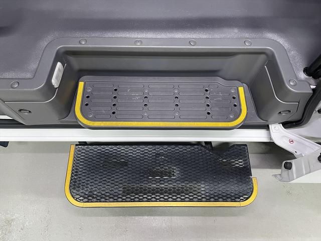 ＮＶ３５０キャラバンバン 　福祉車両・電動リフター・２台積・走行８８千Ｋ・エマージェンシーブレーキ・左オートステップ・ＰＶガラス・アシストグリップ・キーレス・ストレッチャー乗車カノウ・電動車イス固定装置２台・車いす収納スペース（25枚目）