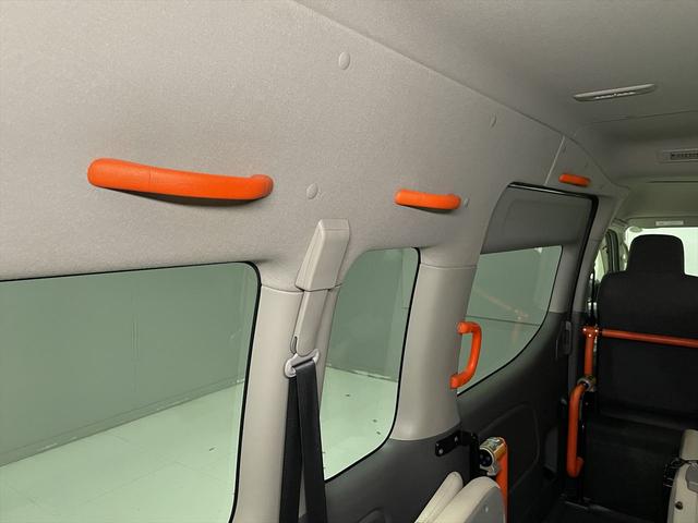 ＮＶ３５０キャラバンバン 　福祉車両・電動リフター・２台積・走行８８千Ｋ・エマージェンシーブレーキ・左オートステップ・ＰＶガラス・アシストグリップ・キーレス・ストレッチャー乗車カノウ・電動車イス固定装置２台・車いす収納スペース（28枚目）