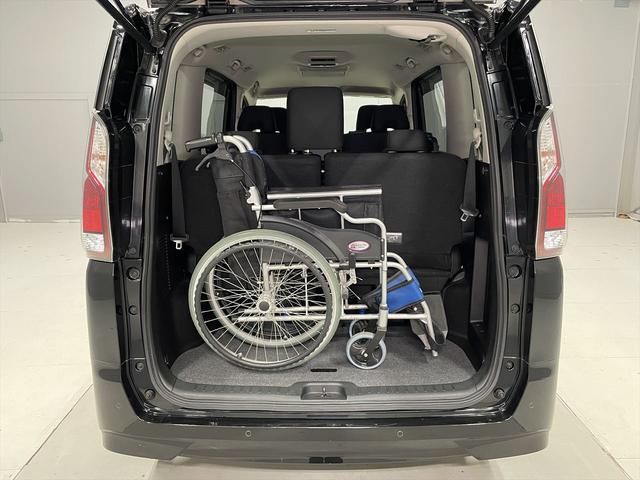 セレナ 福祉車両・助手席リフトUPシート・8人乗・S-HV・エマージェンシーブレーキ・左オートステップ・社外アルミ・フリップダウンモニター・左右電動スライドドア・プッシュスタート・インテリジェントキー・TV(5枚目)