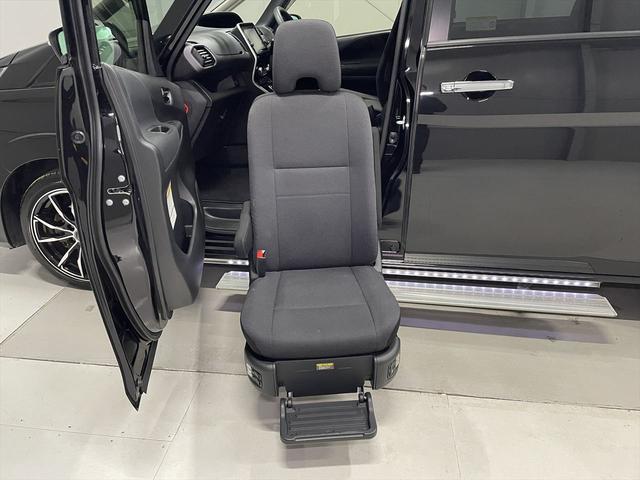 セレナ 福祉車両・助手席リフトUPシート・8人乗・S-HV・エマージェンシーブレーキ・左オートステップ・社外アルミ・フリップダウンモニター・左右電動スライドドア・プッシュスタート・インテリジェントキー・TV(9枚目)