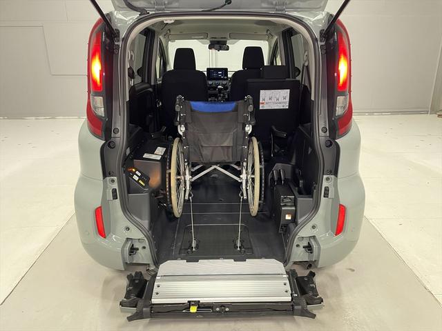 シエンタ 　１．５Ｘ　福祉車両・手動スロープ・１台積・４人乗・走行７千Ｋ・タイプ３・ショートスロープ・トヨタセーフティセンス・ＴＶ・ディスプレイオーディオ・ブラインドスポットモニター・パノラミックビューモニター（5枚目）