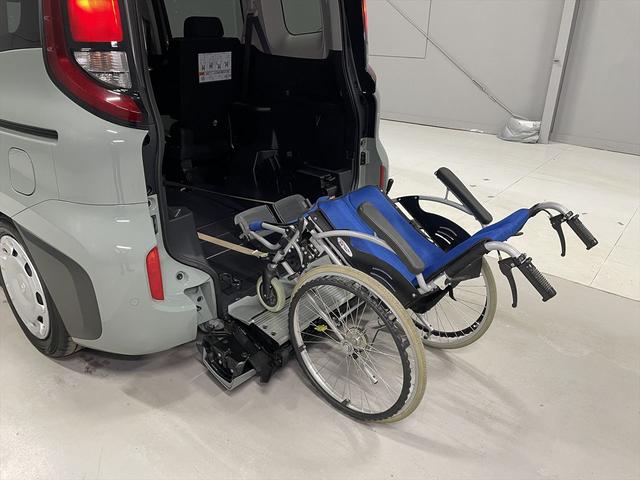 シエンタ 　１．５Ｘ　福祉車両・手動スロープ・１台積・４人乗・走行７千Ｋ・タイプ３・ショートスロープ・トヨタセーフティセンス・ＴＶ・ディスプレイオーディオ・ブラインドスポットモニター・パノラミックビューモニター（9枚目）