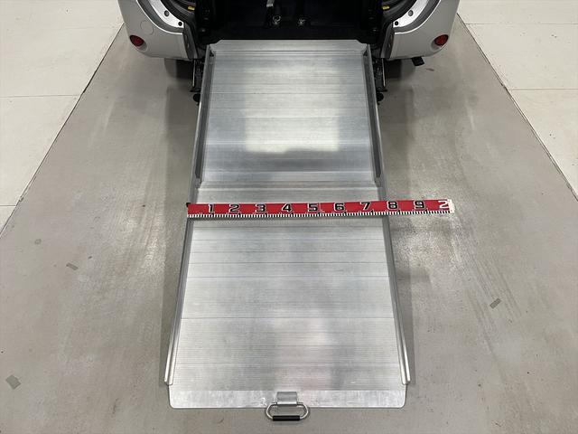 �������u�̏C���E�_�������X�^�b�t���T�|�[�g�B�����̕��ɂ͕����ԗ��戵�m�̎��i�����ߗא����H������Љ�܂��B�i�Ԃ����Œ葕�u�A�X�g���b�`���[�Ή����j