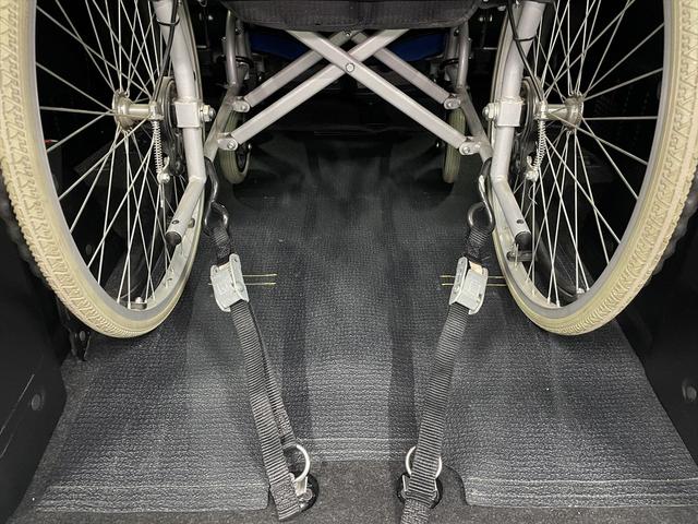 �����ԗ��͎ԃC�X�̌`���g���A�̊i�ɍ������I�ѕ�����؂ł��B�Ԉ֎q�̂܂܏���ԂȂǁA�������̎ԃC�X�����ۂɏ悹�Ď������Ƃ��\�ł��̂ŁA���Ђ����Q���������B