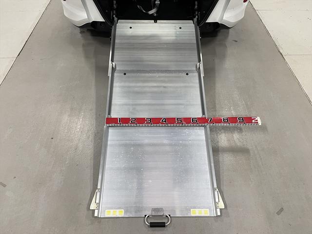 �������u�̏C���E�_�������X�^�b�t���T�|�[�g�B�����̕��ɂ͕����ԗ��戵�m�̎��i�����ߗא����H������Љ�܂��B�i�Ԃ����Œ葕�u�A�X�g���b�`���[�Ή����j