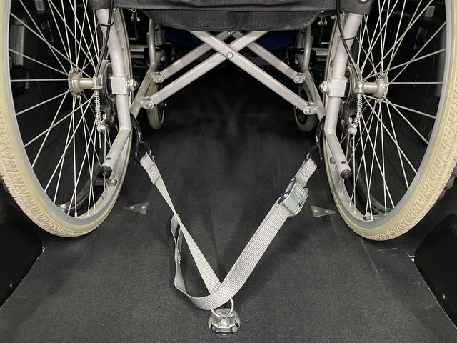 �����ԗ��͎ԃC�X�̌`���g���A�̊i�ɍ������I�ѕ�����؂ł��B�Ԉ֎q�̂܂܏���ԂȂǁA�������̎ԃC�X�����ۂɏ悹�Ď������Ƃ��\�ł��̂ŁA���Ђ����Q���������B