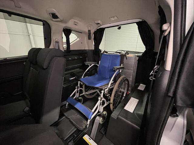 ���ԃC�X�E�X�g���b�`���[�͎ԗ��ɂ͕t���Ă��܂���B