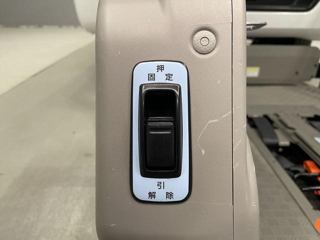 ＮＶ３５０キャラバンバン 　福祉車両・電動リフター・２台積１０人乗・走行６０千Ｋ・エマージェンシーブレーキ・左オートステップ・天窓付・アシストグリップ・ＰＶガラス・ラジオ・電動車イス固定装置２台・点滴フック・車イス収納スペース（13枚目）