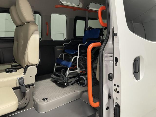 ＮＶ３５０キャラバンバン 　福祉車両・電動リフター・２台積１０人乗・走行６０千Ｋ・エマージェンシーブレーキ・左オートステップ・天窓付・アシストグリップ・ＰＶガラス・ラジオ・電動車イス固定装置２台・点滴フック・車イス収納スペース（27枚目）