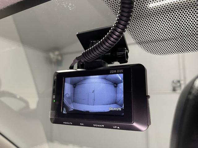 ＮＶ３５０キャラバンバン 　福祉車両・電動リフター・２台積１０人乗・走行６０千Ｋ・エマージェンシーブレーキ・左オートステップ・天窓付・アシストグリップ・ＰＶガラス・ラジオ・電動車イス固定装置２台・点滴フック・車イス収納スペース（36枚目）