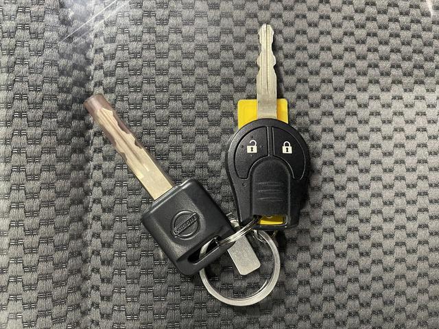 ＮＶ３５０キャラバンバン 　福祉車両・電動リフター・２台積１０人乗・走行６０千Ｋ・エマージェンシーブレーキ・左オートステップ・天窓付・アシストグリップ・ＰＶガラス・ラジオ・電動車イス固定装置２台・点滴フック・車イス収納スペース（44枚目）