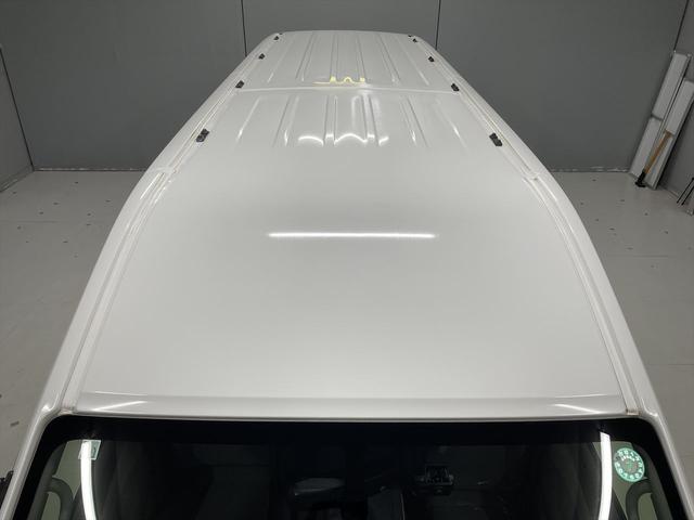 ＮＶ３５０キャラバンバン 　福祉車両・電動リフター・２台積１０人乗・走行６０千Ｋ・エマージェンシーブレーキ・左オートステップ・天窓付・アシストグリップ・ＰＶガラス・ラジオ・電動車イス固定装置２台・点滴フック・車イス収納スペース（49枚目）