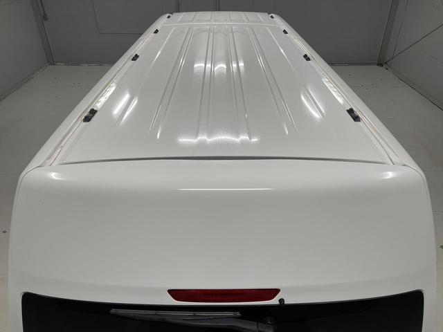 ＮＶ３５０キャラバンバン 　福祉車両・電動リフター・２台積１０人乗・走行６０千Ｋ・エマージェンシーブレーキ・左オートステップ・天窓付・アシストグリップ・ＰＶガラス・ラジオ・電動車イス固定装置２台・点滴フック・車イス収納スペース（50枚目）