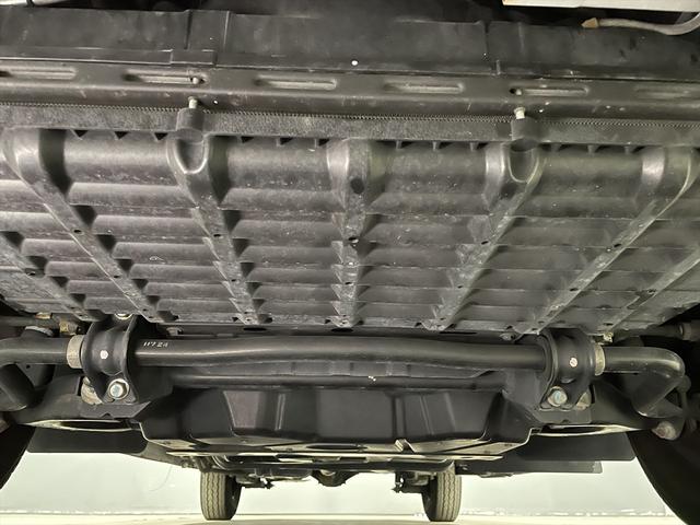 ＮＶ３５０キャラバンバン 　福祉車両・電動リフター・２台積１０人乗・走行６０千Ｋ・エマージェンシーブレーキ・左オートステップ・天窓付・アシストグリップ・ＰＶガラス・ラジオ・電動車イス固定装置２台・点滴フック・車イス収納スペース（51枚目）