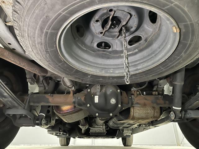 ＮＶ３５０キャラバンバン 　福祉車両・電動リフター・２台積１０人乗・走行６０千Ｋ・エマージェンシーブレーキ・左オートステップ・天窓付・アシストグリップ・ＰＶガラス・ラジオ・電動車イス固定装置２台・点滴フック・車イス収納スペース（52枚目）