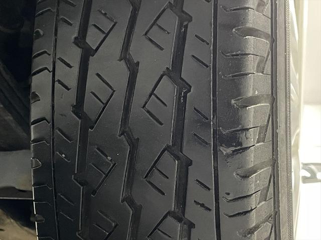 ＮＶ３５０キャラバンバン 　福祉車両・電動リフター・２台積１０人乗・走行６０千Ｋ・エマージェンシーブレーキ・左オートステップ・天窓付・アシストグリップ・ＰＶガラス・ラジオ・電動車イス固定装置２台・点滴フック・車イス収納スペース（55枚目）