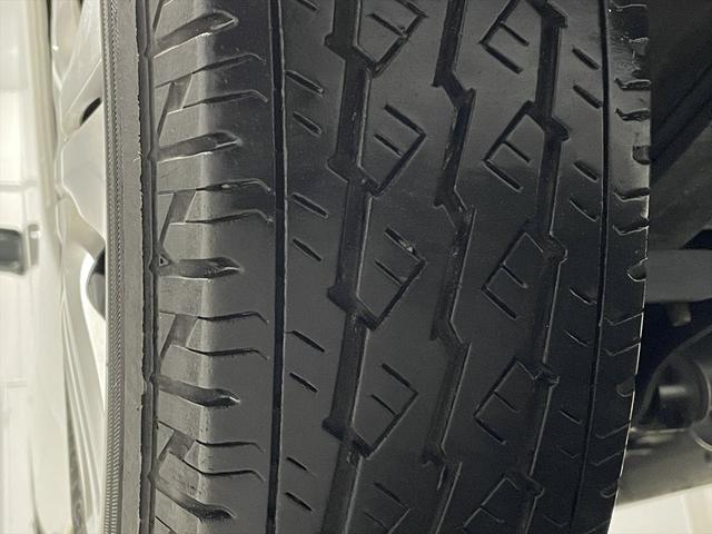 ＮＶ３５０キャラバンバン 　福祉車両・電動リフター・２台積１０人乗・走行６０千Ｋ・エマージェンシーブレーキ・左オートステップ・天窓付・アシストグリップ・ＰＶガラス・ラジオ・電動車イス固定装置２台・点滴フック・車イス収納スペース（56枚目）