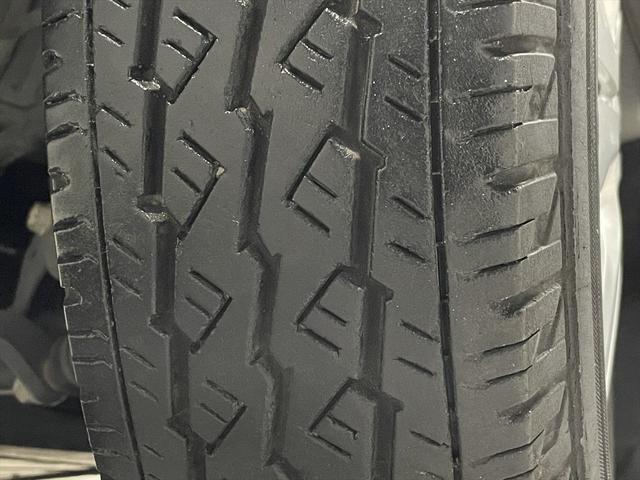 ＮＶ３５０キャラバンバン 　福祉車両・電動リフター・２台積１０人乗・走行６０千Ｋ・エマージェンシーブレーキ・左オートステップ・天窓付・アシストグリップ・ＰＶガラス・ラジオ・電動車イス固定装置２台・点滴フック・車イス収納スペース（57枚目）