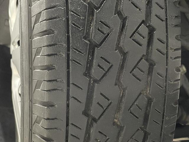 ＮＶ３５０キャラバンバン 　福祉車両・電動リフター・２台積１０人乗・走行６０千Ｋ・エマージェンシーブレーキ・左オートステップ・天窓付・アシストグリップ・ＰＶガラス・ラジオ・電動車イス固定装置２台・点滴フック・車イス収納スペース（58枚目）