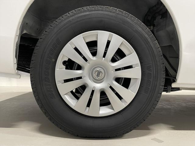 ＮＶ３５０キャラバンバン 　福祉車両・電動リフター・２台積１０人乗・走行６０千Ｋ・エマージェンシーブレーキ・左オートステップ・天窓付・アシストグリップ・ＰＶガラス・ラジオ・電動車イス固定装置２台・点滴フック・車イス収納スペース（59枚目）