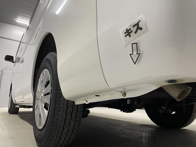 ＮＶ３５０キャラバンバン 　福祉車両・電動リフター・２台積１０人乗・走行６０千Ｋ・エマージェンシーブレーキ・左オートステップ・天窓付・アシストグリップ・ＰＶガラス・ラジオ・電動車イス固定装置２台・点滴フック・車イス収納スペース（68枚目）
