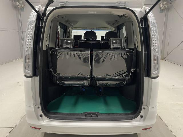 セレナ 　福祉車両・送迎仕様車・８人乗・走行８３千Ｋ・左オートステップ・アシストグリップ・左右スライドドア・キーレス・電格ミラー・ディスプレイオーディオ・禁煙車・ＰＶガラス・リヤクーラー・オートライト・車両取説（3枚目）