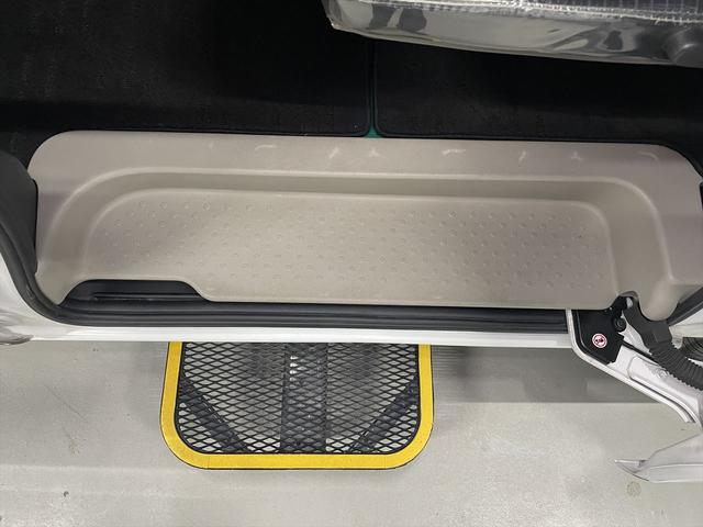 セレナ 　福祉車両・送迎仕様車・８人乗・走行８３千Ｋ・左オートステップ・アシストグリップ・左右スライドドア・キーレス・電格ミラー・ディスプレイオーディオ・禁煙車・ＰＶガラス・リヤクーラー・オートライト・車両取説（5枚目）