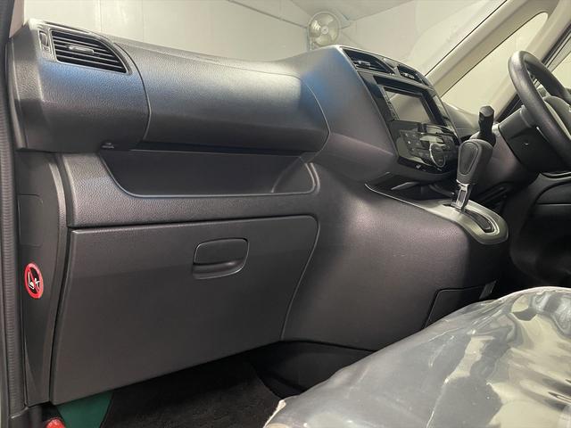 セレナ 　福祉車両・送迎仕様車・８人乗・走行８３千Ｋ・左オートステップ・アシストグリップ・左右スライドドア・キーレス・電格ミラー・ディスプレイオーディオ・禁煙車・ＰＶガラス・リヤクーラー・オートライト・車両取説（15枚目）