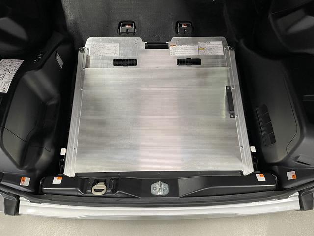 ノア 　福祉車両・手動スロープ・１台積・７人乗・走行３３千Ｋ・タイプ１・リクライニング車いす乗車カノウ・ＴＶ・ナビ・Ｂモニター・ワンオーナー・左電動スライドドア・キーレス・ニールダウン・車椅子後退防止ベルト（21枚目）