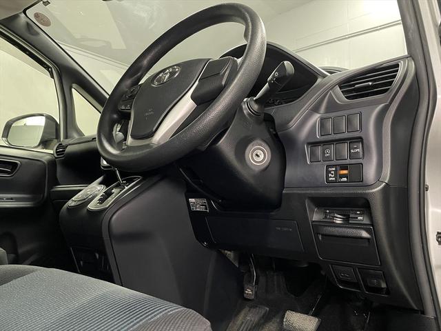 ノア 　福祉車両・手動スロープ・１台積・７人乗・走行３３千Ｋ・タイプ１・リクライニング車いす乗車カノウ・ＴＶ・ナビ・Ｂモニター・ワンオーナー・左電動スライドドア・キーレス・ニールダウン・車椅子後退防止ベルト（34枚目）