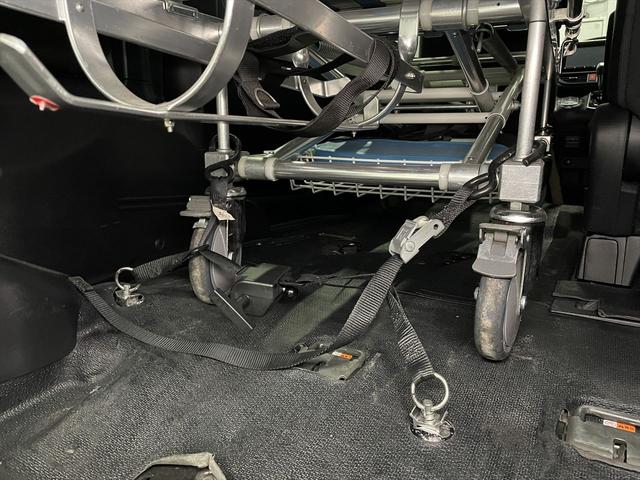 ヴォクシー 　福祉車両・電動スロープ・１台積・７人乗・走行５１千Ｋ・タイプ１・左右電動スライドドア・キーレス・純正高さ調整式ストレッチャー付・電動ウィンチ・純正９インチナビ・ＴＶフルセグ・Ｂカメラ・ＤＶＤ再生（23枚目）