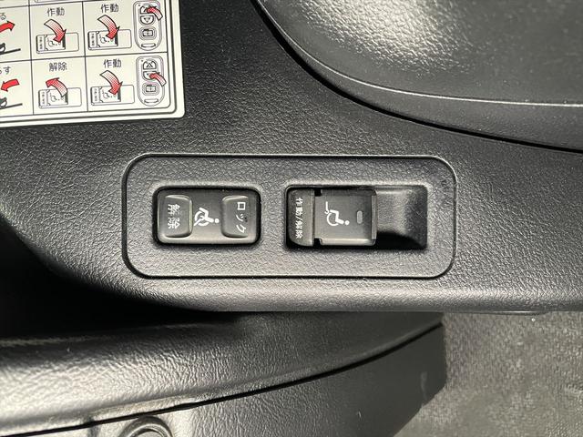 ヴォクシー 　福祉車両・電動スロープ・１台積・７人乗・走行５１千Ｋ・タイプ１・左右電動スライドドア・キーレス・純正高さ調整式ストレッチャー付・電動ウィンチ・純正９インチナビ・ＴＶフルセグ・Ｂカメラ・ＤＶＤ再生（27枚目）