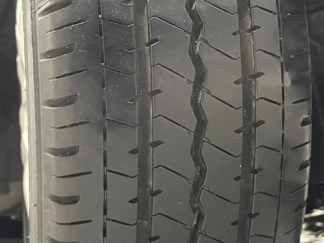 ヴォクシー 　福祉車両・電動スロープ・１台積・７人乗・走行５１千Ｋ・タイプ１・左右電動スライドドア・キーレス・純正高さ調整式ストレッチャー付・電動ウィンチ・純正９インチナビ・ＴＶフルセグ・Ｂカメラ・ＤＶＤ再生（49枚目）