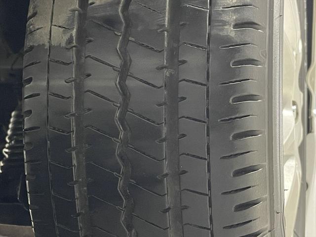 ヴォクシー 　福祉車両・電動スロープ・１台積・７人乗・走行５１千Ｋ・タイプ１・左右電動スライドドア・キーレス・純正高さ調整式ストレッチャー付・電動ウィンチ・純正９インチナビ・ＴＶフルセグ・Ｂカメラ・ＤＶＤ再生（52枚目）