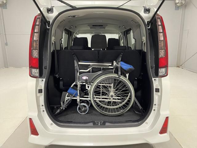 ���ԃC�X�E�X�g���b�`���[�͎ԗ��ɂ͕t���Ă��܂���B